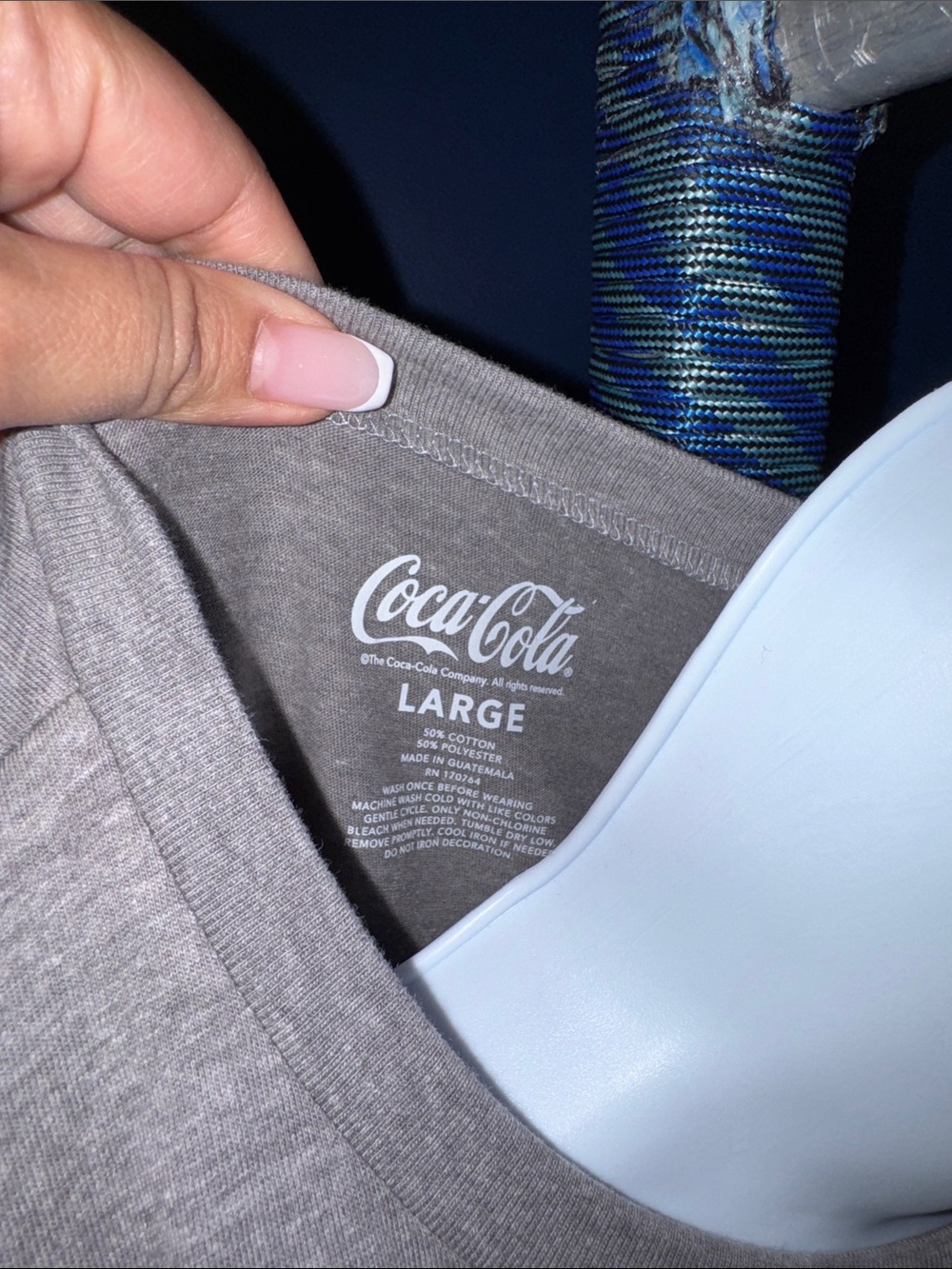 Coca-Cola- NWT Pink Bow Coke Can Graphic Tee Size Large - Picture 4 of 12